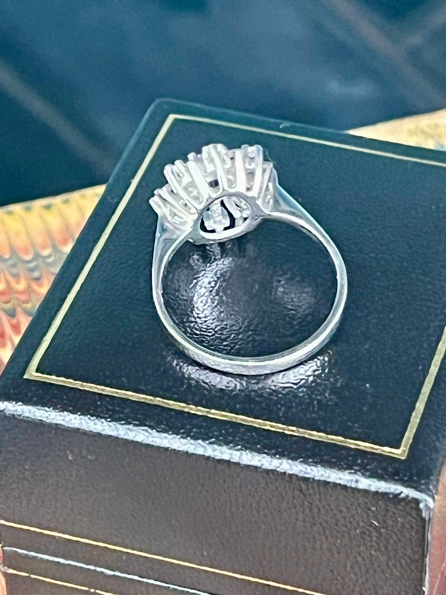 Beautiful 18ct white gold, ruby and diamond starburst ring