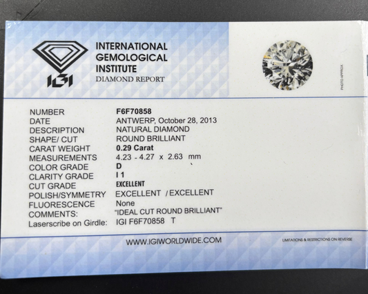 Stunning 18ct white gold diamond solitaire ring