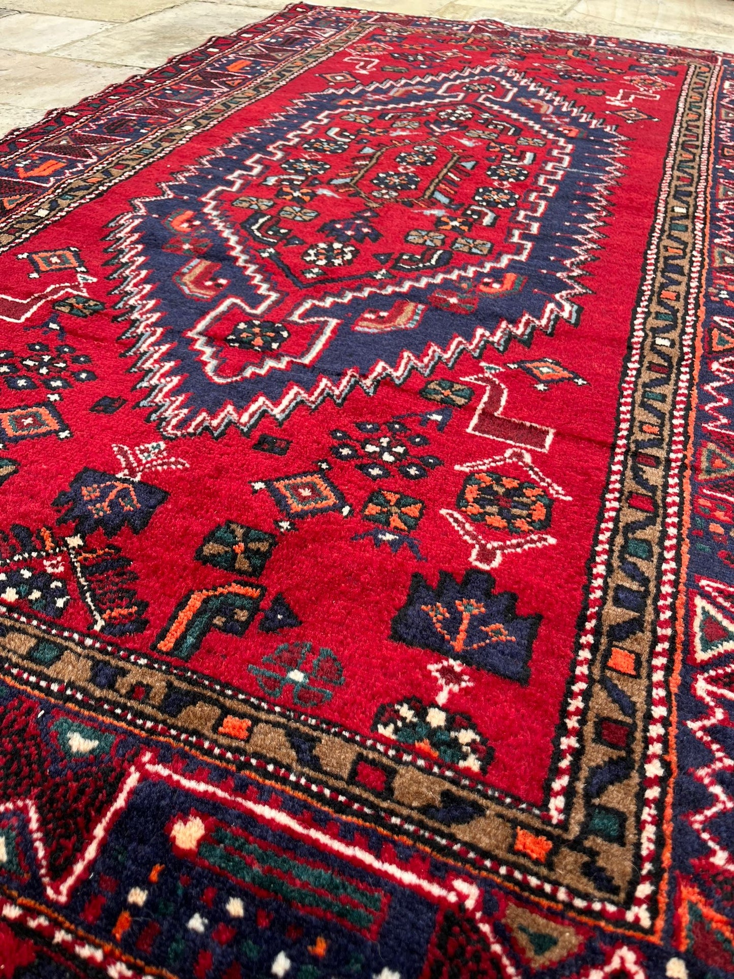 Beautiful Hand-woven Persian Hamadan rug