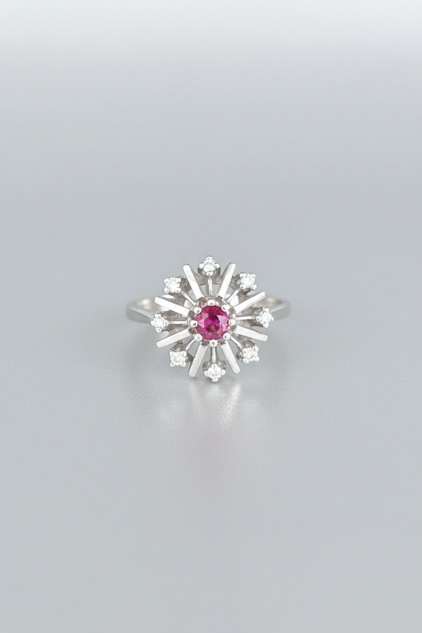 Beautiful 18ct white gold, ruby and diamond starburst ring
