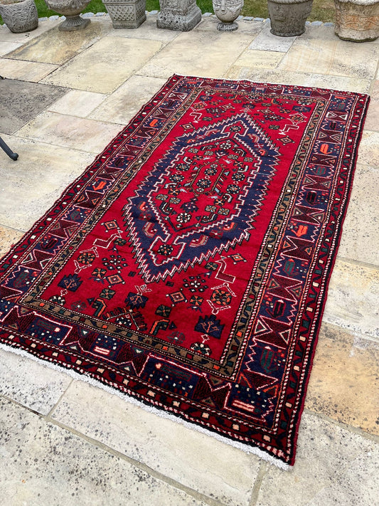 Beautiful Hand-woven Persian Hamadan rug