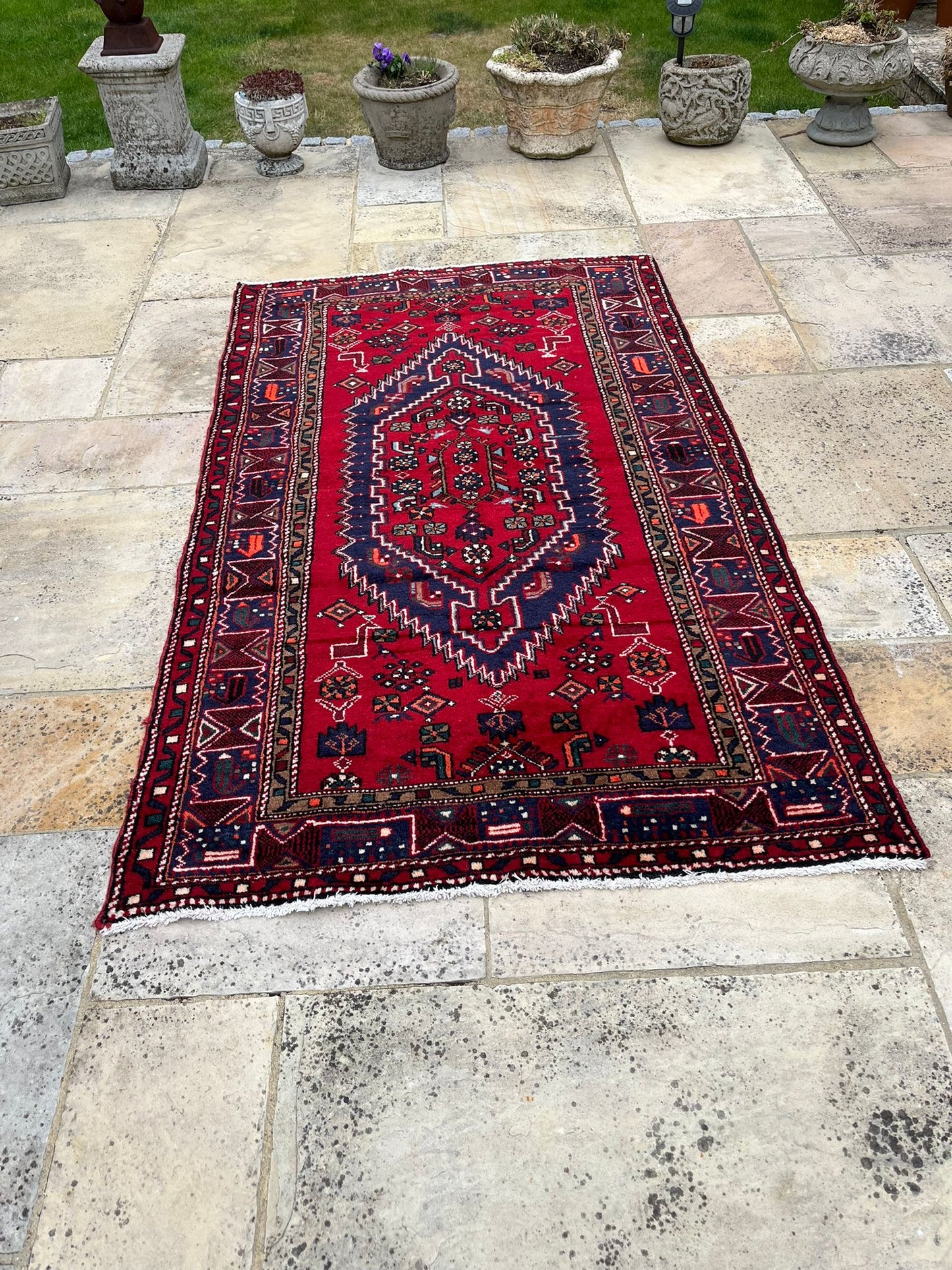 Beautiful Hand-woven Persian Hamadan rug