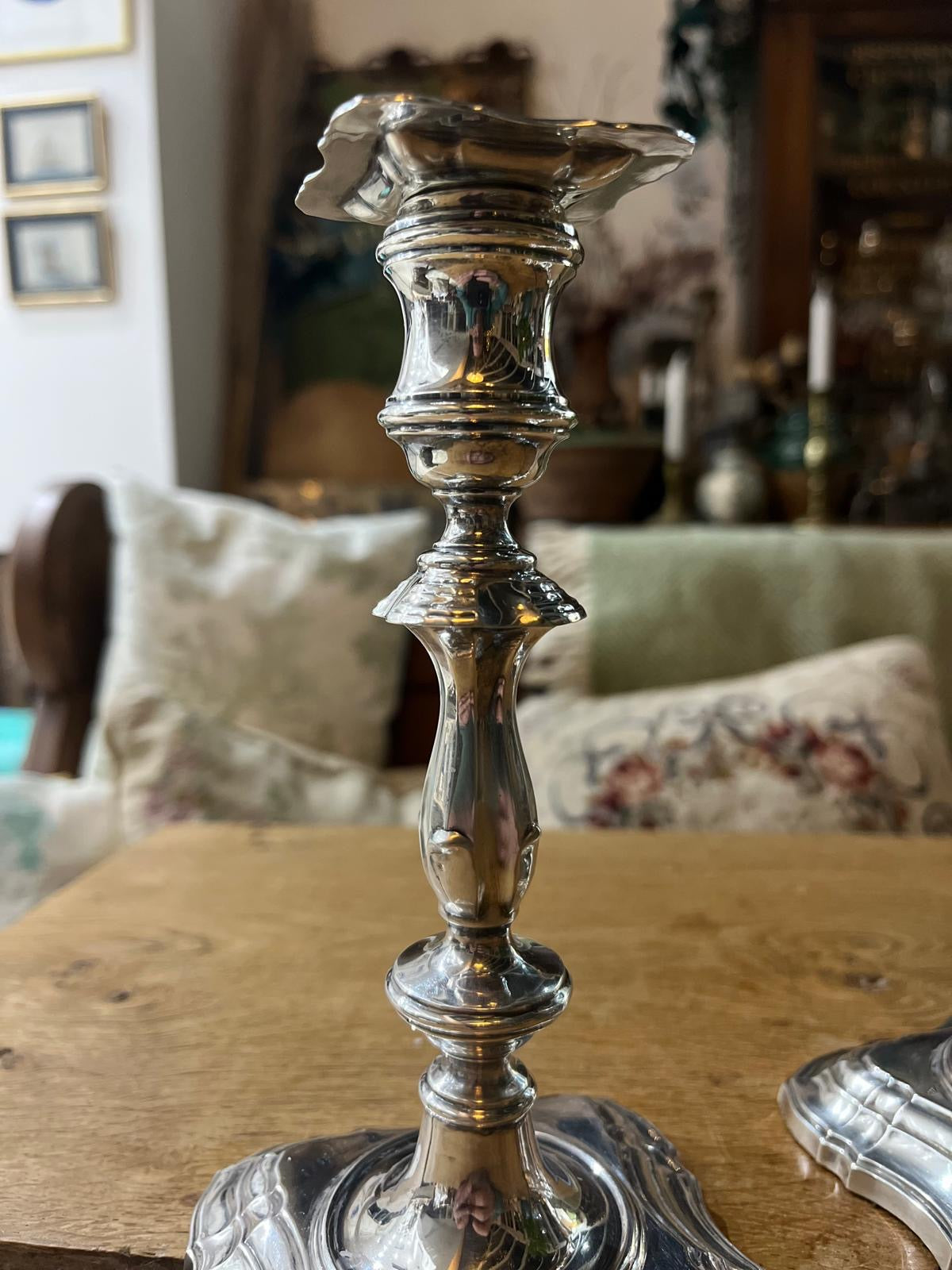 Stunning pair of Antique Sterling Silver Candlesticks by Fordham & Fordham, Sheffield 1919