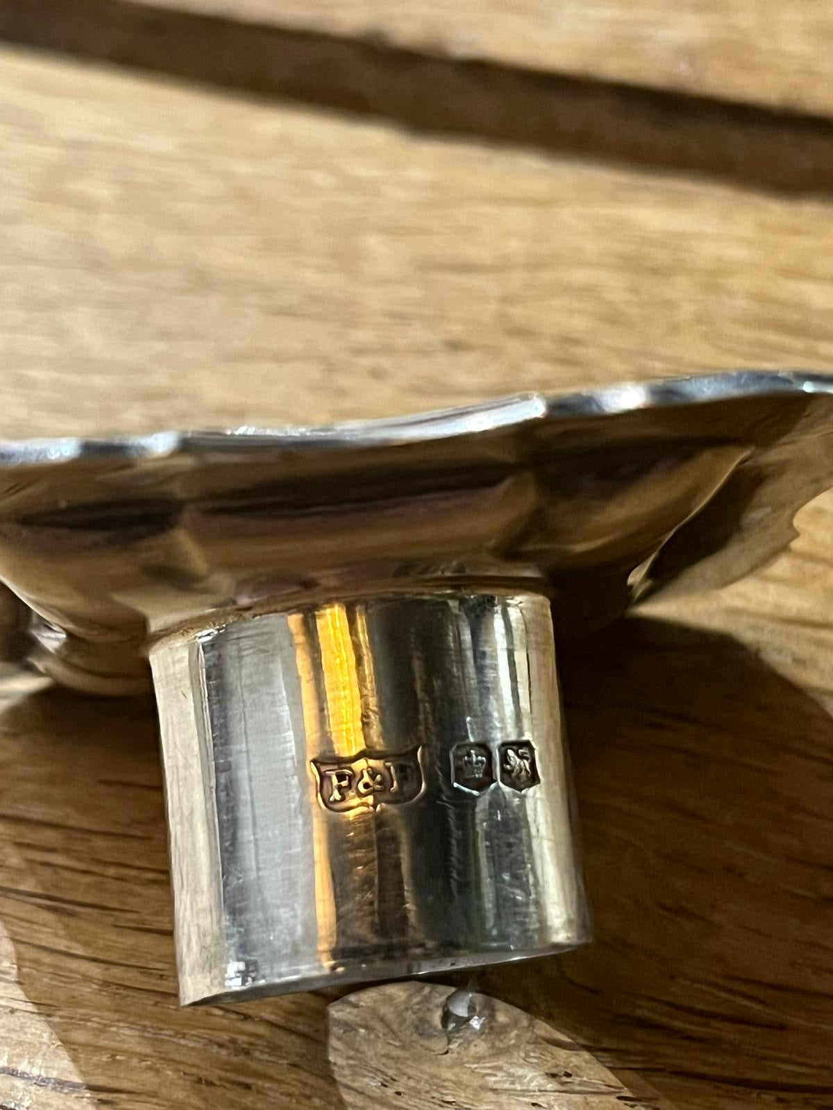 Stunning pair of Antique Sterling Silver Candlesticks by Fordham & Fordham, Sheffield 1919