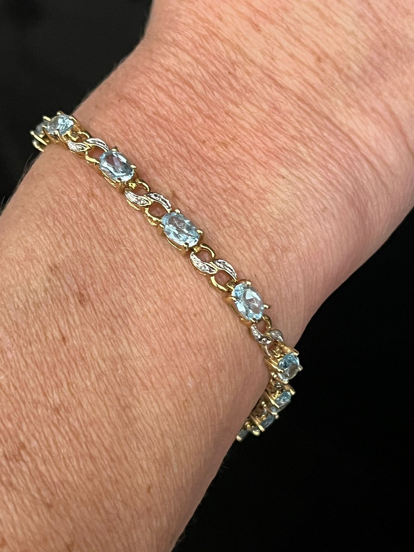 Stunning 9ct gold, blue topaz and diamond bracelet