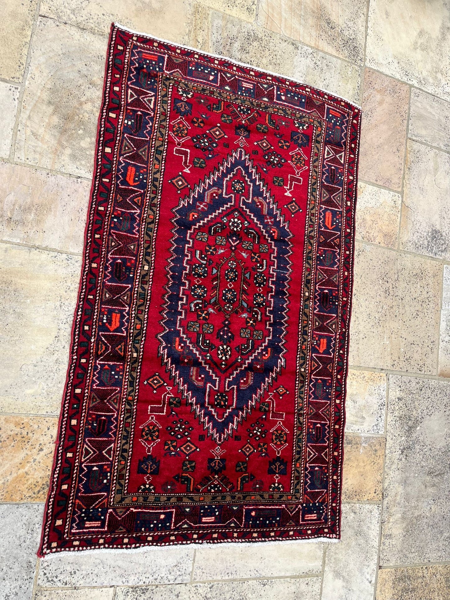 Beautiful Hand-woven Persian Hamadan rug