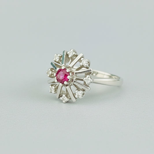 Beautiful 18ct white gold, ruby and diamond starburst ring