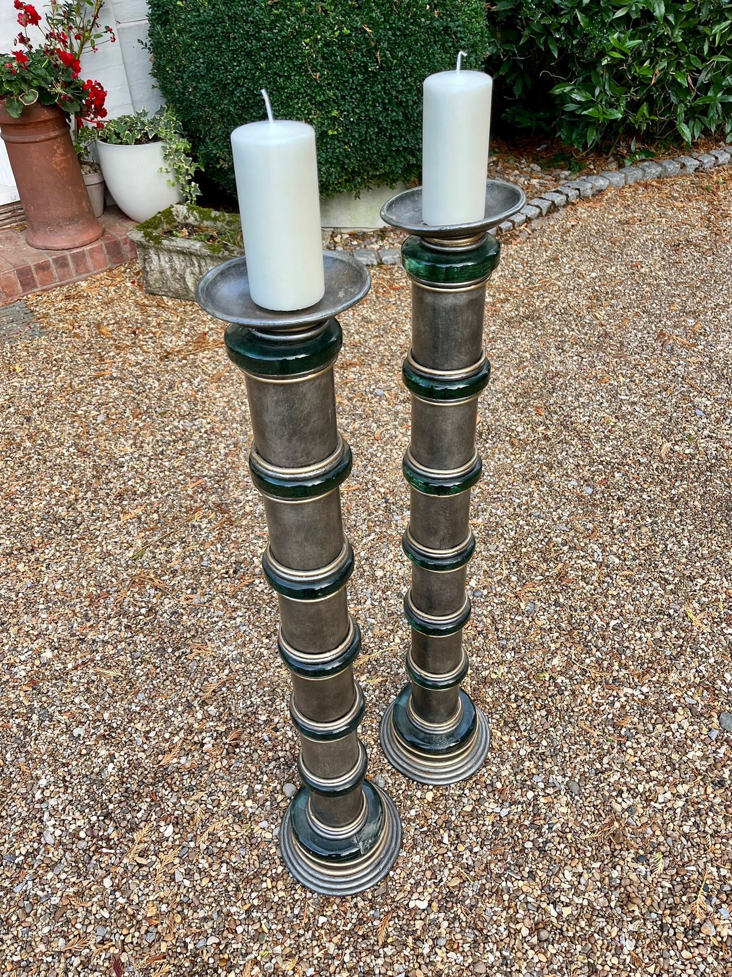 Impressive pair of 1950s Hollywood Regency chromed metal and green glass floor standing torcheres