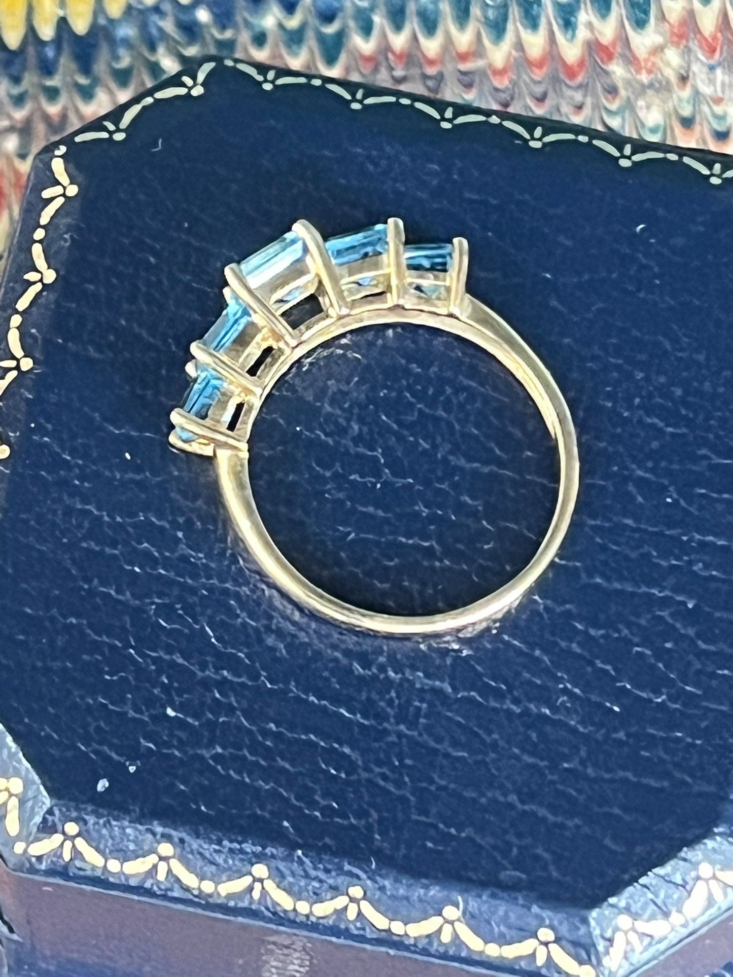 Beautiful 9ct gold and blue topaz trilogy ring