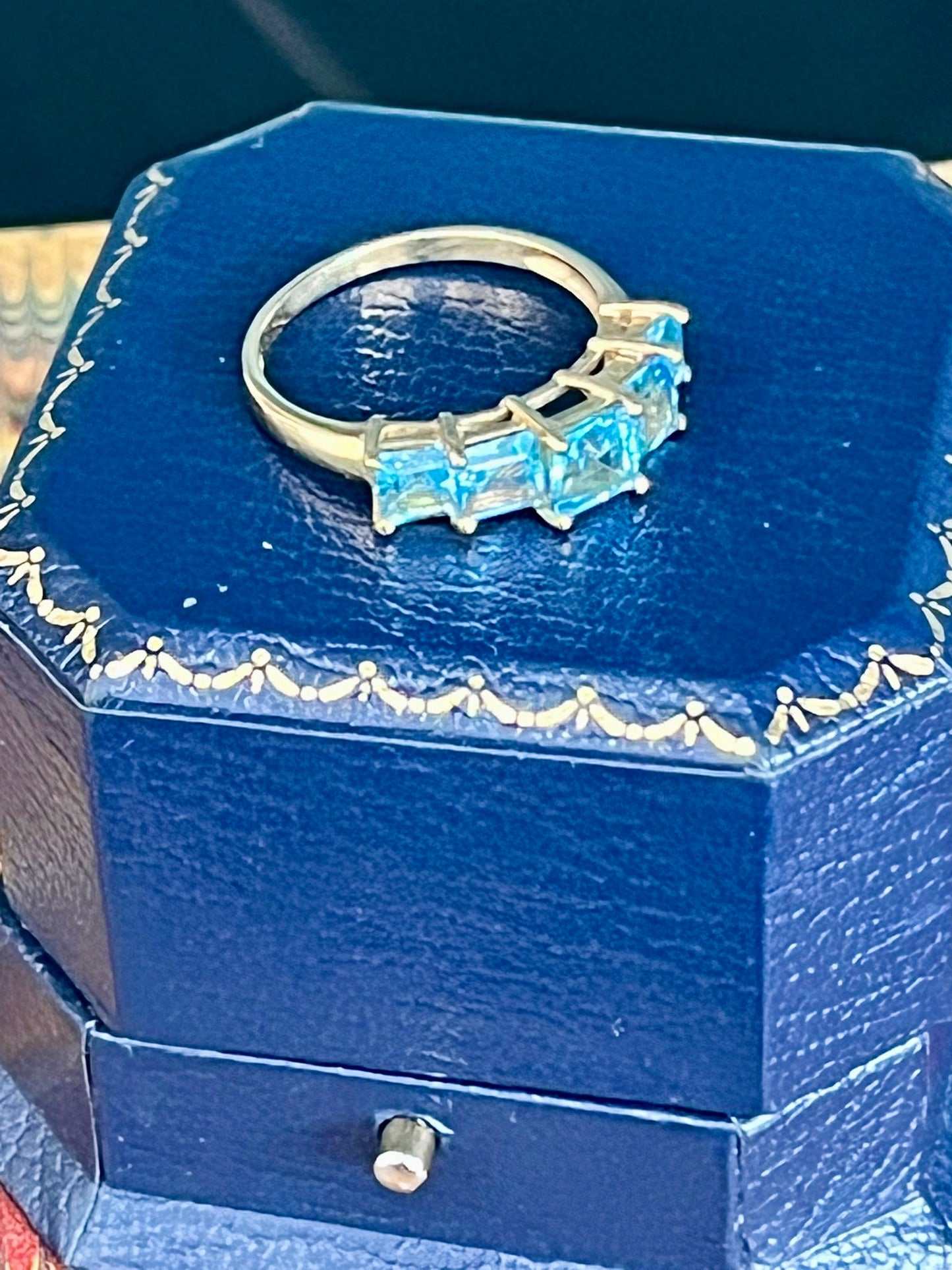 Beautiful 9ct gold and blue topaz trilogy ring