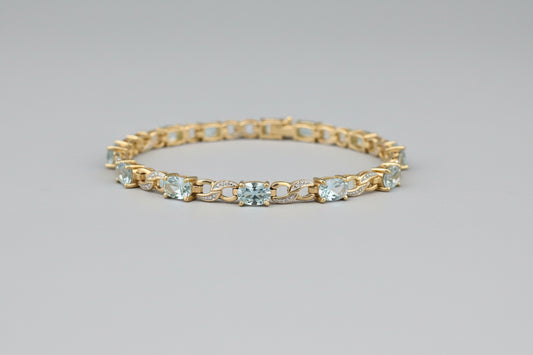 Stunning 9ct gold, blue topaz and diamond bracelet